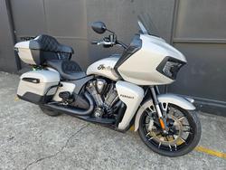 2022 Indian PURSUIT DARK HORSE PREMIUM SILVER QUARTZ SMOKE