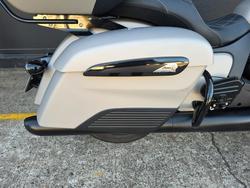 2022 Indian PURSUIT DARK HORSE PREMIUM SILVER QUARTZ SMOKE