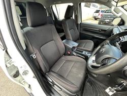 2022 Toyota Hilux SR