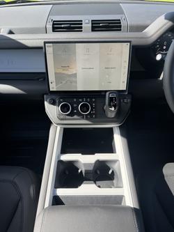 2025 Land Rover Defender 110 D350 X-Dynamic SE