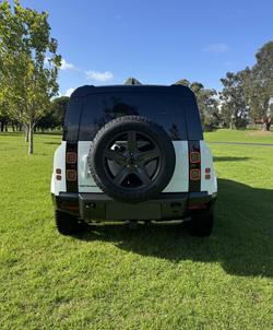 2025 Land Rover Defender 110 D350 X-Dynamic SE