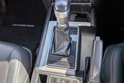 2022 Toyota Landcruiser Prado VX