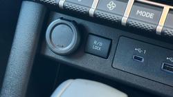 2026 Mitsubishi Triton GSR MV MY26 4X4 Dual Range White Diamond