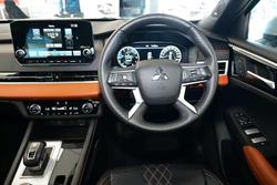 2023 Mitsubishi Outlander Exceed Tourer