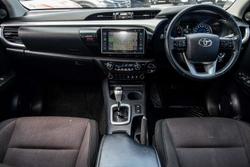 2017 Toyota Hilux SR5