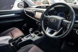 2017 Toyota Hilux SR5
