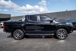 2017 Toyota Hilux SR5