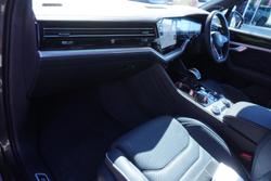 2024 Volkswagen Touareg 210TDI R-Line