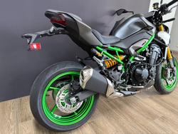 2026 Kawasaki Z900 SE GREEN