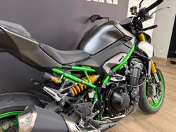 2026 Kawasaki Z900 SE GREEN
