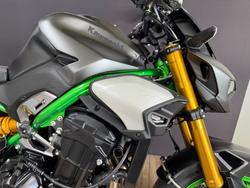 2026 Kawasaki Z900 SE GREEN