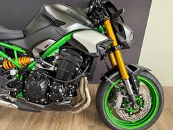2026 Kawasaki Z900 SE GREEN