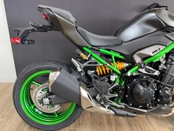 2026 Kawasaki Z900 SE GREEN