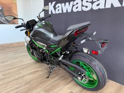 2026 Kawasaki Z900 SE GREEN