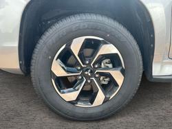 2024 Mitsubishi Pajero Sport Exceed