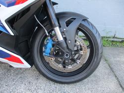 2023 BMW Motorrad M 1000 R LT WHT/RACING BLU MET/RACE RED