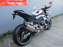 2023 BMW Motorrad M 1000 R LT WHT/RACING BLU MET/RACE RED