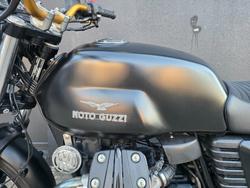 2015 MOTO GUZZI V7 STONE BLACK