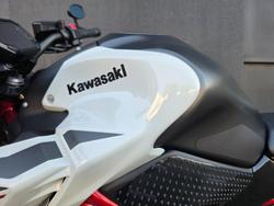 2022 Kawasaki Z900 SUPERNAKED (ZR900) WHITE