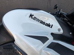 2022 Kawasaki Z900 SUPERNAKED (ZR900) WHITE