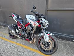 2022 Kawasaki Z900 SUPERNAKED (ZR900) WHITE