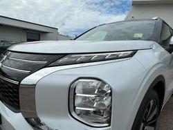 Mitsubishi Outlander Exceed Tourer
