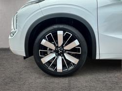 Mitsubishi Outlander Exceed Tourer