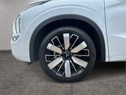 2025 Mitsubishi Outlander Exceed Tourer