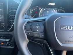 2025 Isuzu D-MAX BLADE