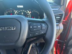2025 Isuzu D-MAX BLADE