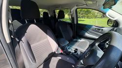 2022 Nissan Navara SL