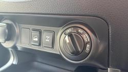 2022 Nissan Navara SL