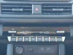 2000 Mitsubishi Triton