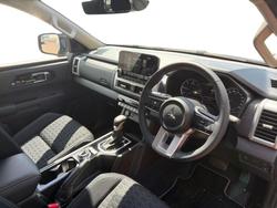 2000 Mitsubishi Triton