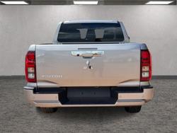 2000 Mitsubishi Triton