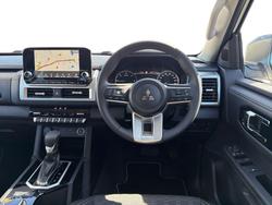 2000 Mitsubishi Triton