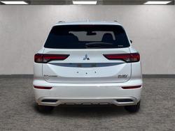 2025 Mitsubishi Outlander PHEV Exceed