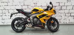 Triumph Daytona 660 Lams