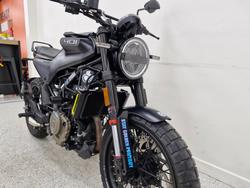 2024 HUSQVARNA SVARTPILEN 401 Black