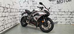 Triumph Daytona 660 Lams
