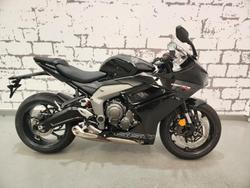 Triumph Daytona 660 Lams