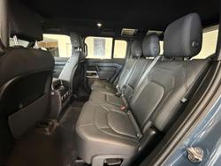 2022 Land Rover Defender 110 D300 SE