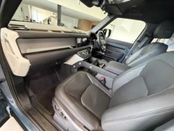 2022 Land Rover Defender 110 D300 SE