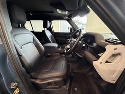 2022 Land Rover Defender 110 D300 SE