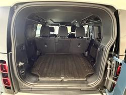 2022 Land Rover Defender 110 D300 SE