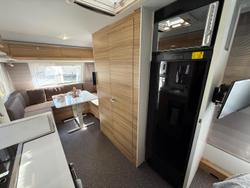 2018 Adria Altea 552