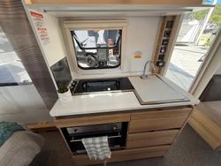 2018 Adria Altea 552