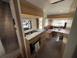 2018 Adria Altea 552