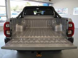 2023 Toyota Hilux SR5