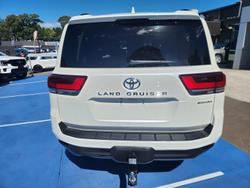 2025 Toyota Landcruiser Sahara